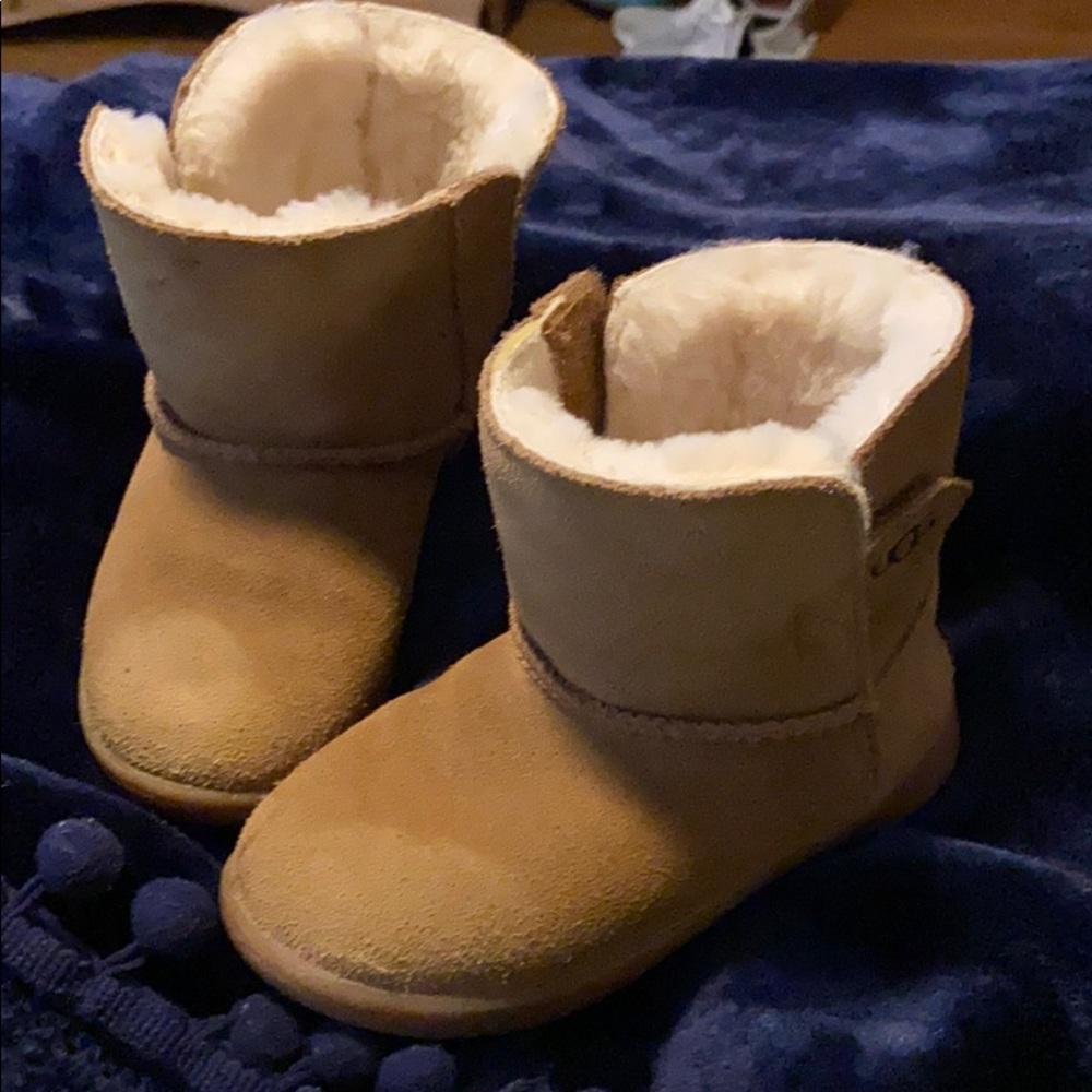 Toddler size 8 uggs